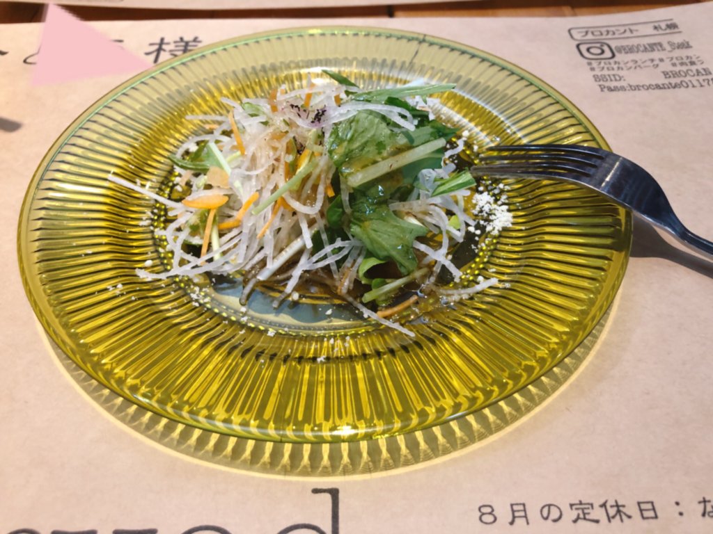 札幌駅BROCANTEのランチサラダ